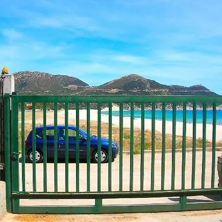 Seaview: Beachfront Gated Retreat * Solanas (Cagliari)