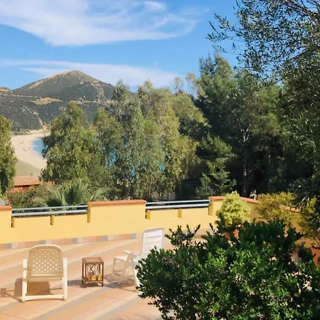 Apartment Seaview: Beachfront Gated Retreat