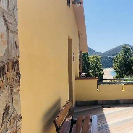 Apartment Seaview: Beachfront Gated Retreat *