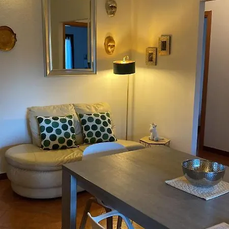 Seaview: Beachfront Gated Retreat * Solanas (Cagliari)