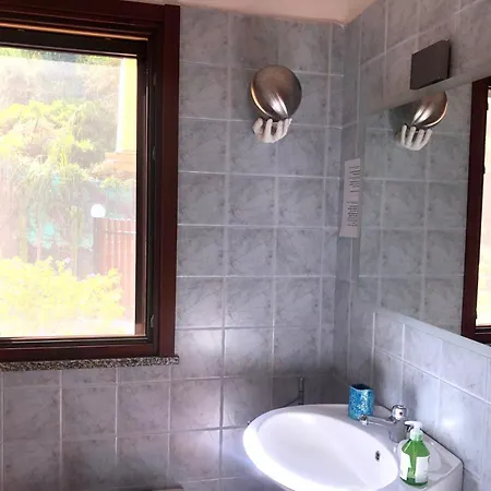 Seaview: Beachfront Gated Retreat * Solanas (Cagliari)
