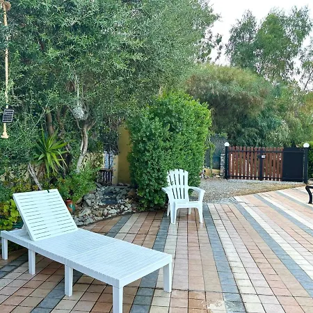 Seaview: Beachfront Gated Retreat Apartment Solanas (Cagliari)