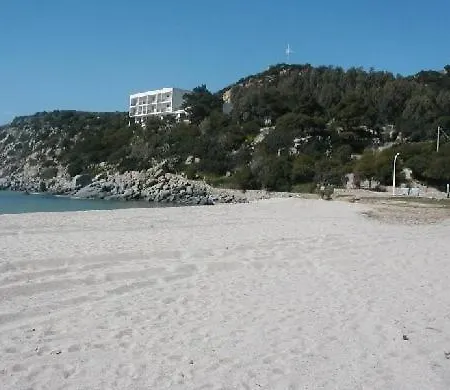 Seaview: Beachfront Gated Retreat Solanas (Cagliari)